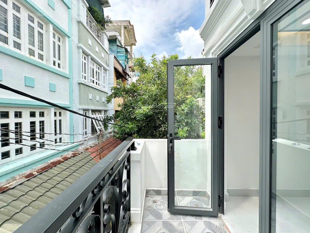 Nhỉnh 8ty,có nhà khu vip đoàn thị điểm sát hẻ xe tải thông phan xích long,phú nhuận