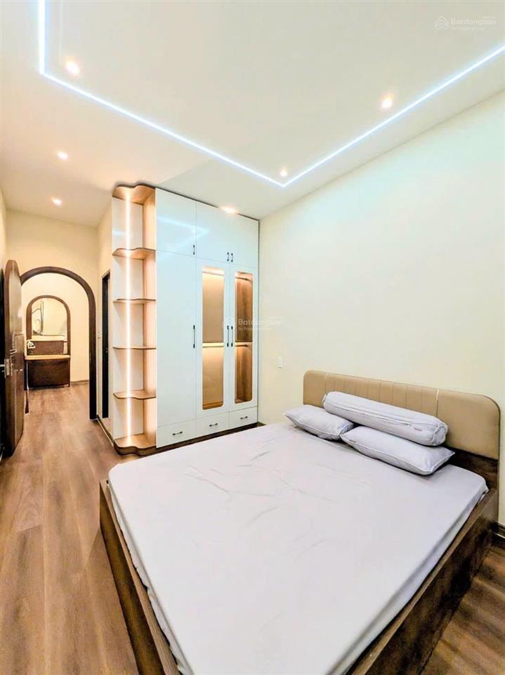 Ngay ngã 4 phú nhuận, nhà hẻm xe hơi 1 trục, mới keng, 3pn gần 50m2