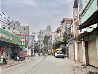 Siêu phẩm tây tựu, ô tô tránh nhau trước nhà, tiềm năng tăng giá cao