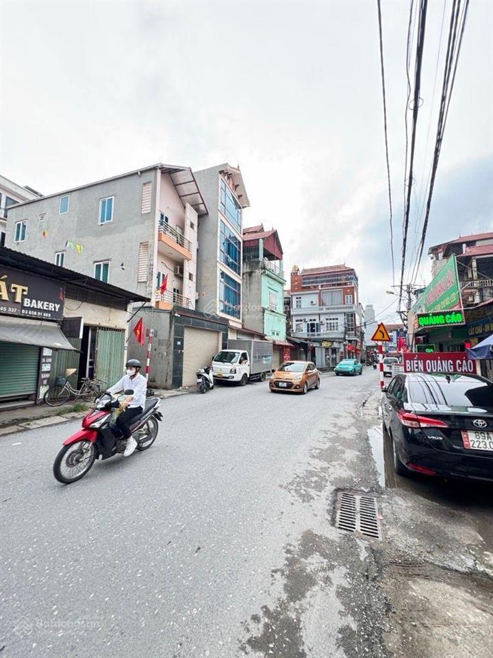 Phân lô tập thể quân đội tây tựu, ô tô chạy vòng quanh nhà, khu dân trí cao.