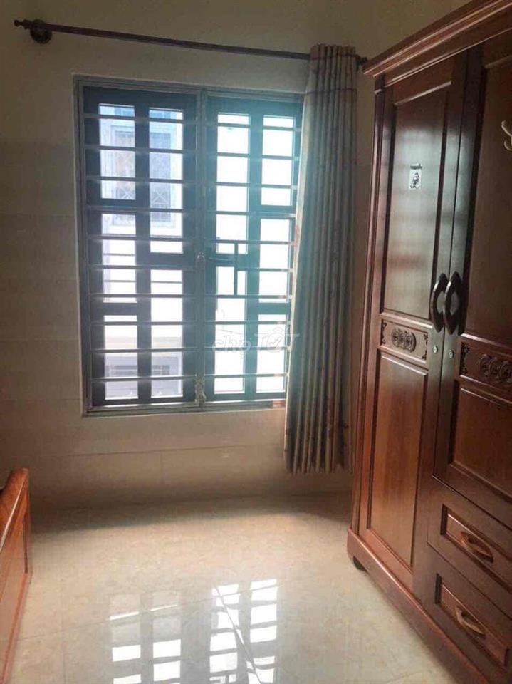 phòng gần trường tiểu học và chợ