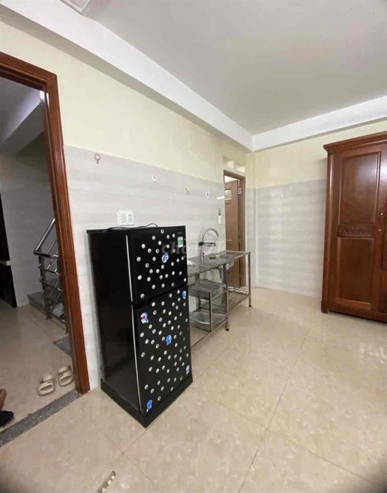 phòng gần trường tiểu học và chợ