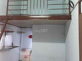 phòng cho thuê có máy lạnh, sạch sẽ yên tịnh thoát mát