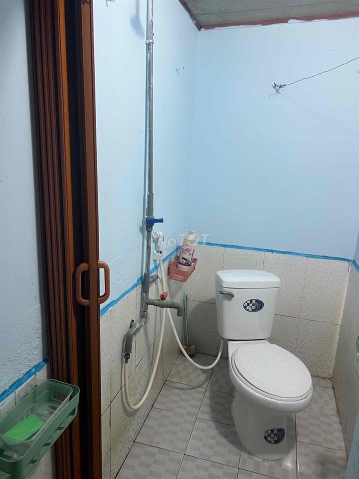 phòng cho thuê có máy lạnh, sạch sẽ yên tịnh thoát mát