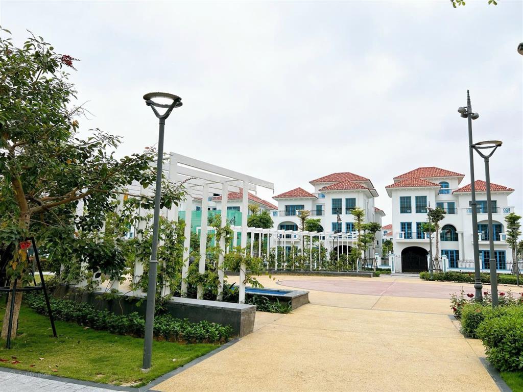 Bán biệt thự tứ lập sun grand city feria hạ long bãi cháy  21 tỷ / 176m2