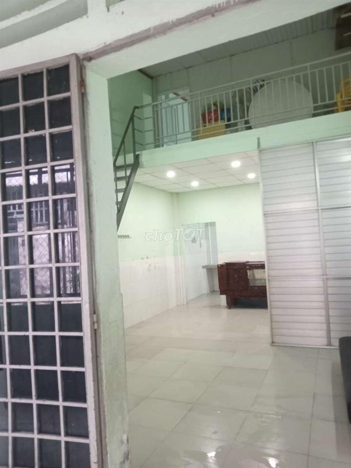 bán đất tặng căn nhà cấp 4, 1 trệt+ 1 lửng hoặc cho thuê 6triêu/ tháng