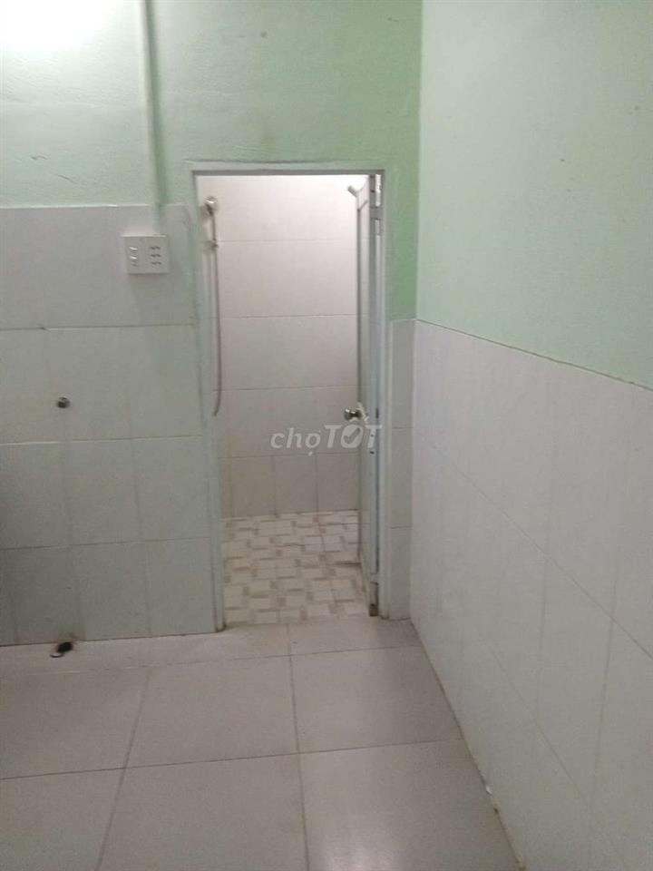 bán đất tặng căn nhà cấp 4, 1 trệt+ 1 lửng hoặc cho thuê 6triêu/ tháng