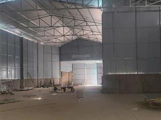 Cho thuê kho trong ngõ đường đê bát khối, dt 760m, mt 8m, rb, giá 50tr