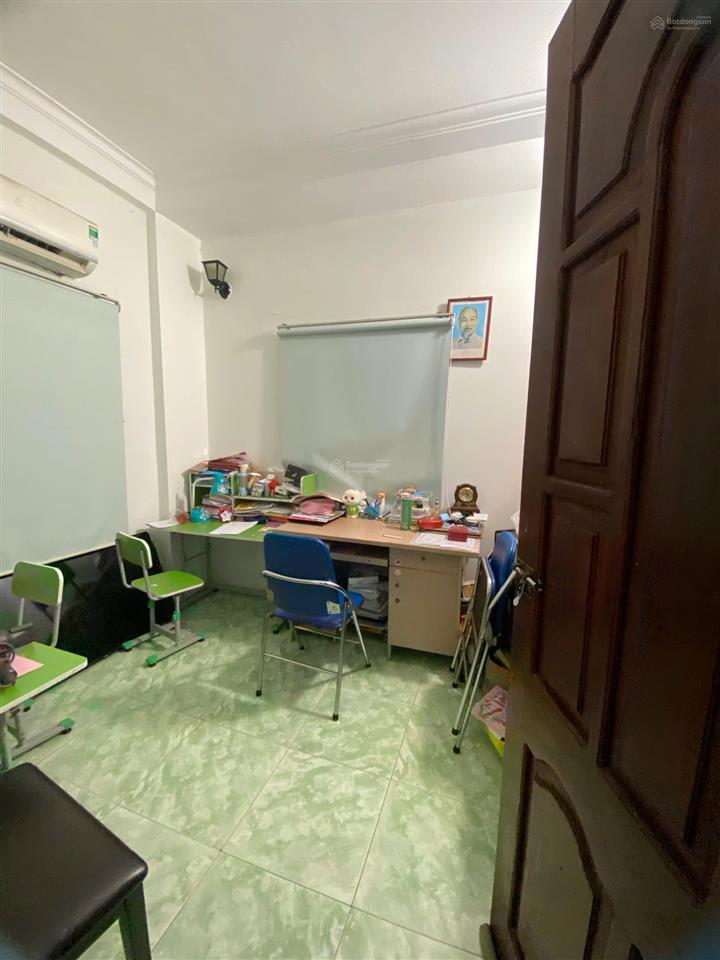 Cho thuê nhà riêng phố tư đình, dt 40m2 x 3,5 tầng, mt 4m, rb, giá 10tr
