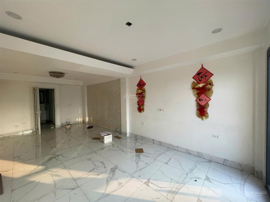 Cho thuê gấp nhà đẹp 8 tầng ngõ 124 đường cầu vĩnh tuy, dt 55m x 8 tầng, thang máy, mt 5m, 28tr