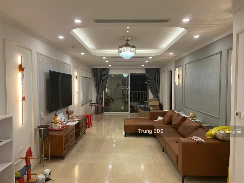 Bán căn hộ tòa p2 ciputra dt 153m2 view chọn sân golf, giá 12.5 tỷ.  e trung 0989 734 ***