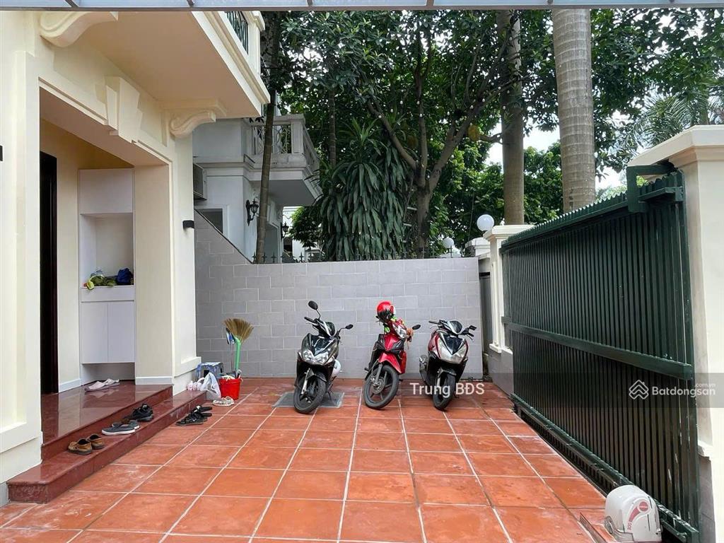 Cho thuê biệt thự lô k ciputra, dt 140m² x 4 tầng giá cho thuê 30tr/tháng.  e trung 0989 734 ***