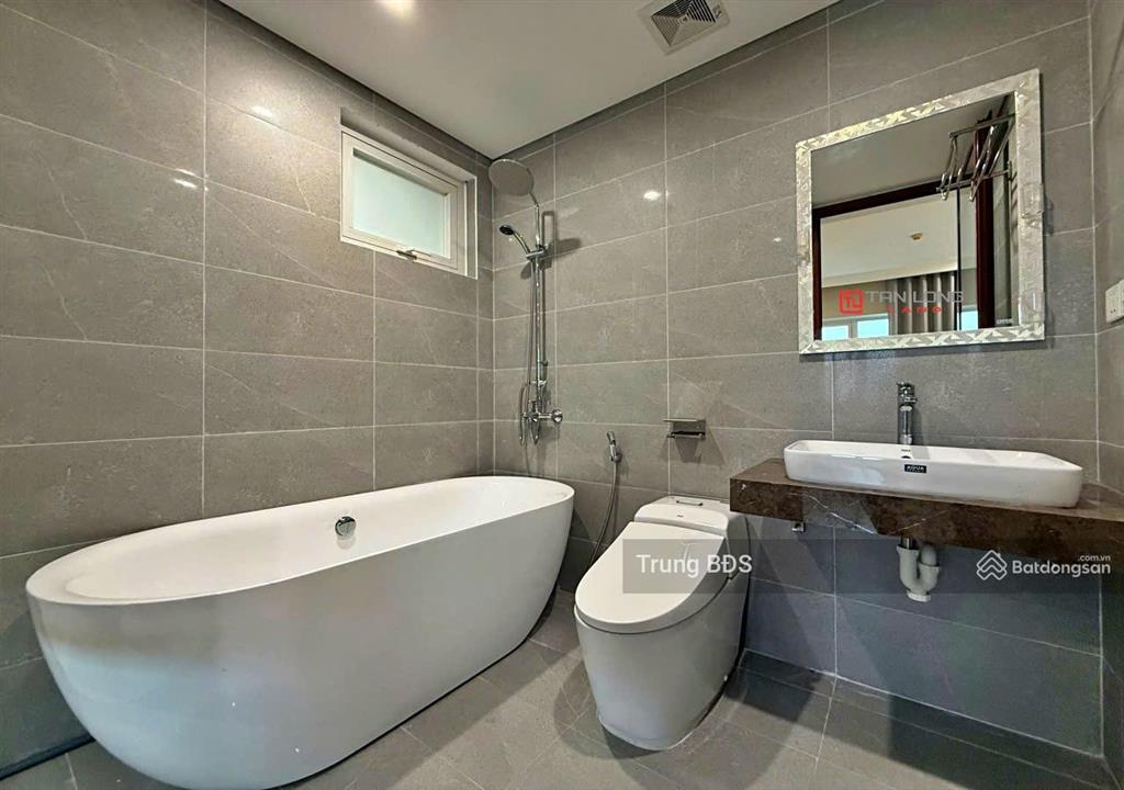 Cho thuê căn hộ ciputra, dt 120m 03pn tầng cao, đủ đồ giá 20tr.  e trung 0989 734 ***