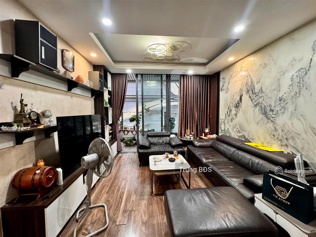 Chủ nhà gửi cho thuê căn hộ 4 phòng ngủ tòa n01t8 khu ngoại giao đoàn full nội thất,  0989 734 ***