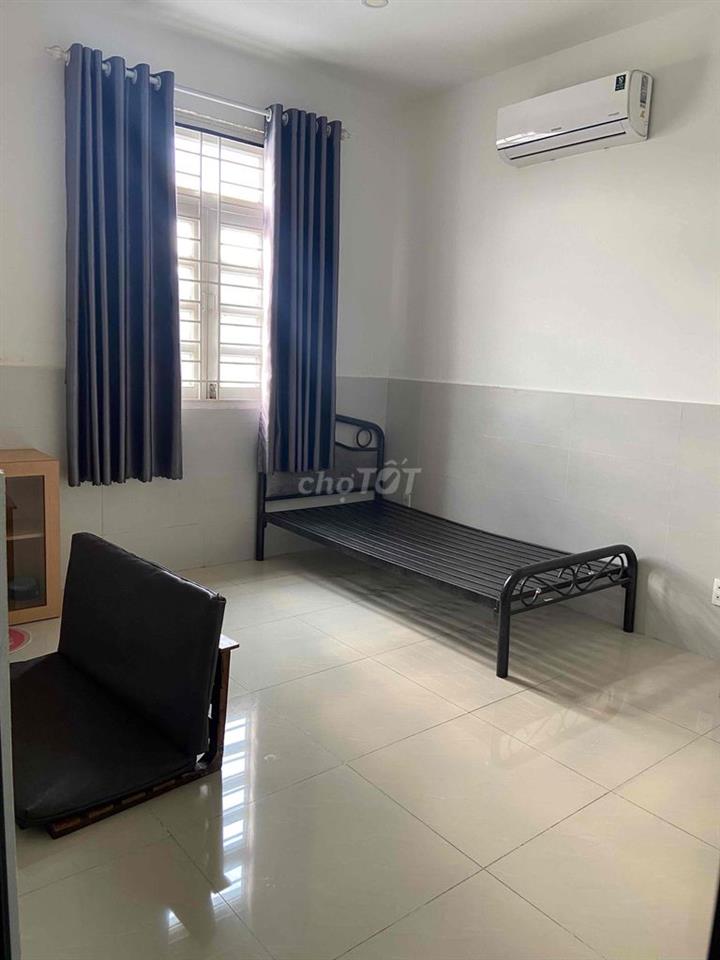 Phòng Lê Văn Việt, máy lạnh, ban công, cửa sổ, wc riêng, nội thất,