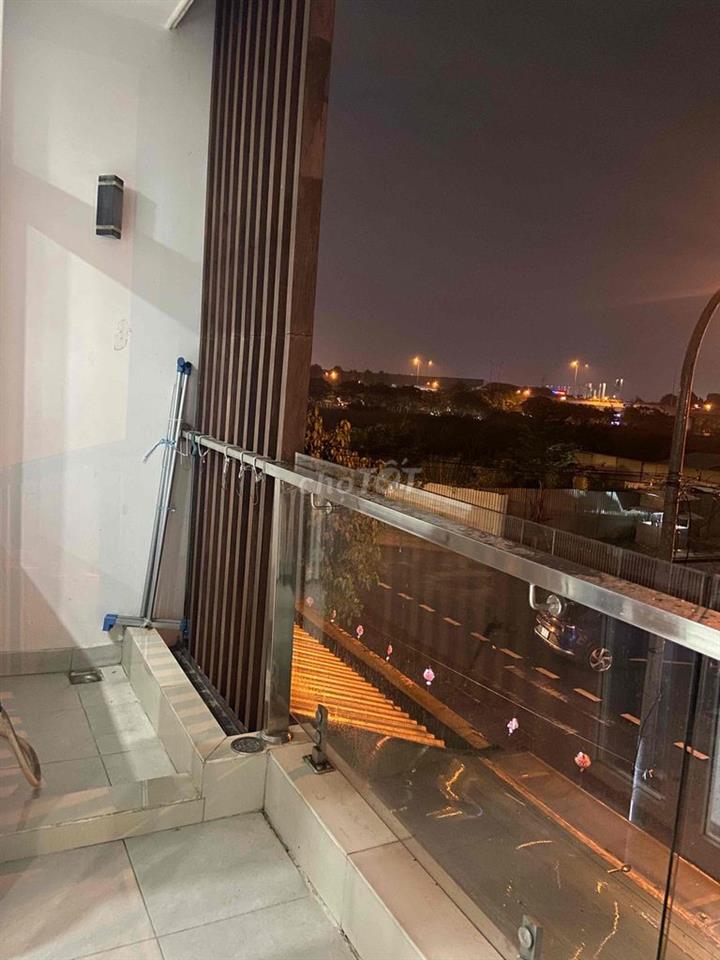 Phòng Lê Văn Việt, máy lạnh, ban công, cửa sổ, wc riêng, nội thất,