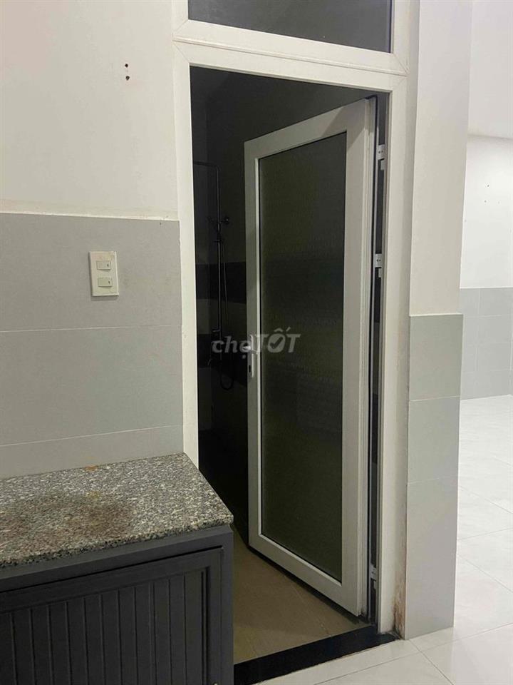 Phòng Lê Văn Việt, máy lạnh, ban công, cửa sổ, wc riêng, nội thất,