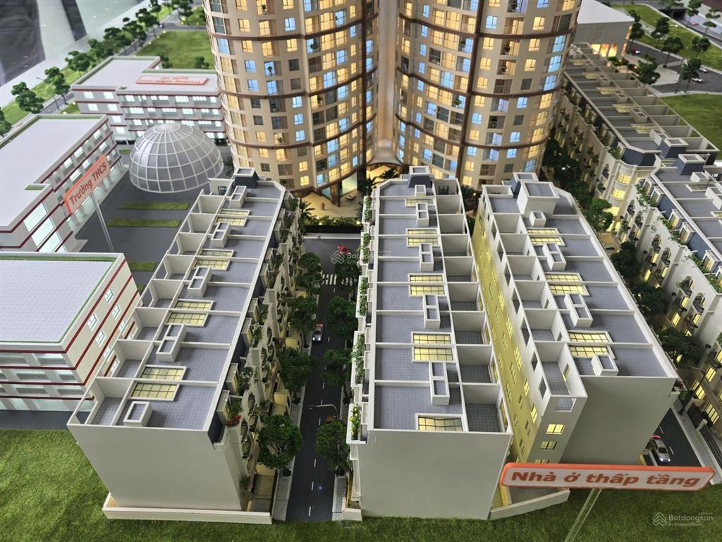 Cần bán căn góc ngoại giao liền kề 360 giải phóng, 5 tầng, vỉa hè, sân vườn