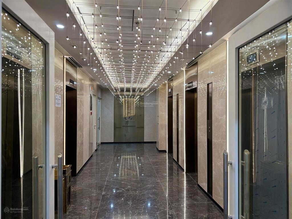 0943 076 ***  em bán căn 3pn tòa a2 lumiere evergreen giá 8,8 tỷ, vay 80% ahls t7/27. vốn cần 3,25tỷ