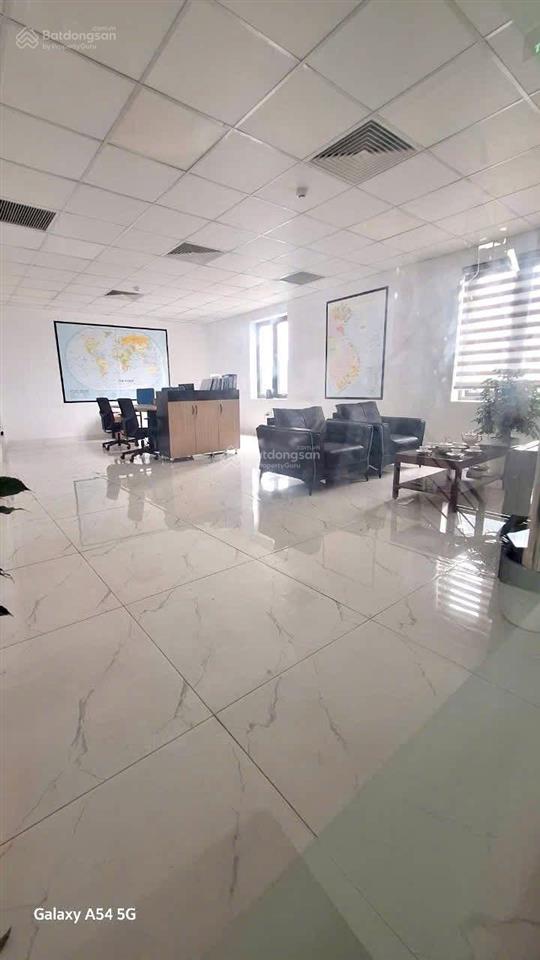 Cho thuê văn phòng 55m giá rẻ mặt phố giải phóng vuông vắn giá rẻ 8,5 triệu/th.  0977 306 ***