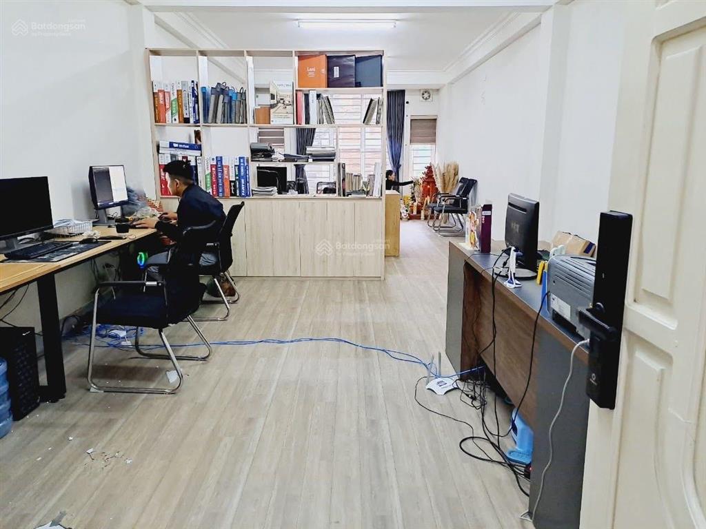 Cho thuê văn phòng 55m giá rẻ mặt phố giải phóng vuông vắn giá rẻ 8,5 triệu/th.  0977 306 ***