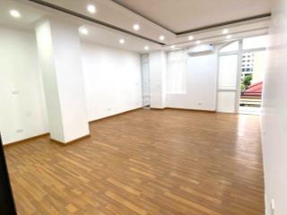 Cho thuê văn phòng 55m giá rẻ mặt phố giải phóng vuông vắn giá rẻ 8,5 triệu/th.  0977 306 ***