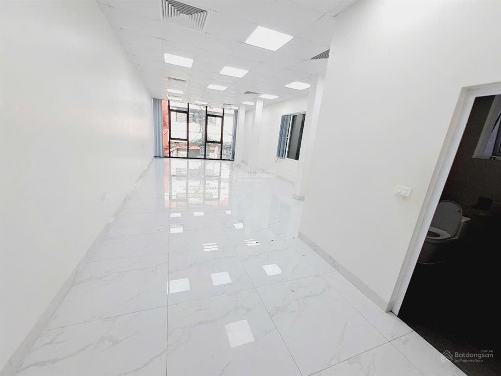 Cho thuê văn phòng phố phương liệt  thanh xuân 35m giá thuê chỉ 6 triệu/th.  0977 306 ***