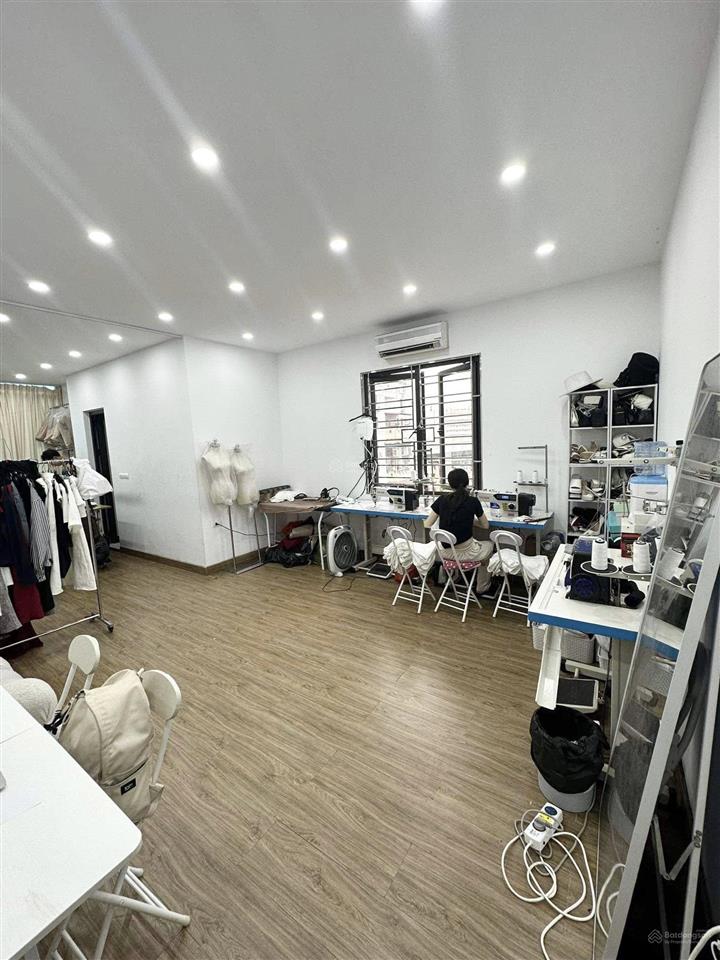 Cho thuê văn phòng mặt phố giải phóng cực đẹp diện tích 55m giá thuê chỉ 8,5 triệu 0977 306 ***
