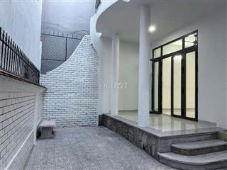Cho thuê nhà nguyên căn Lam Sơn - Ngang 8 mét, hầm để xe. Giá chỉ 3x