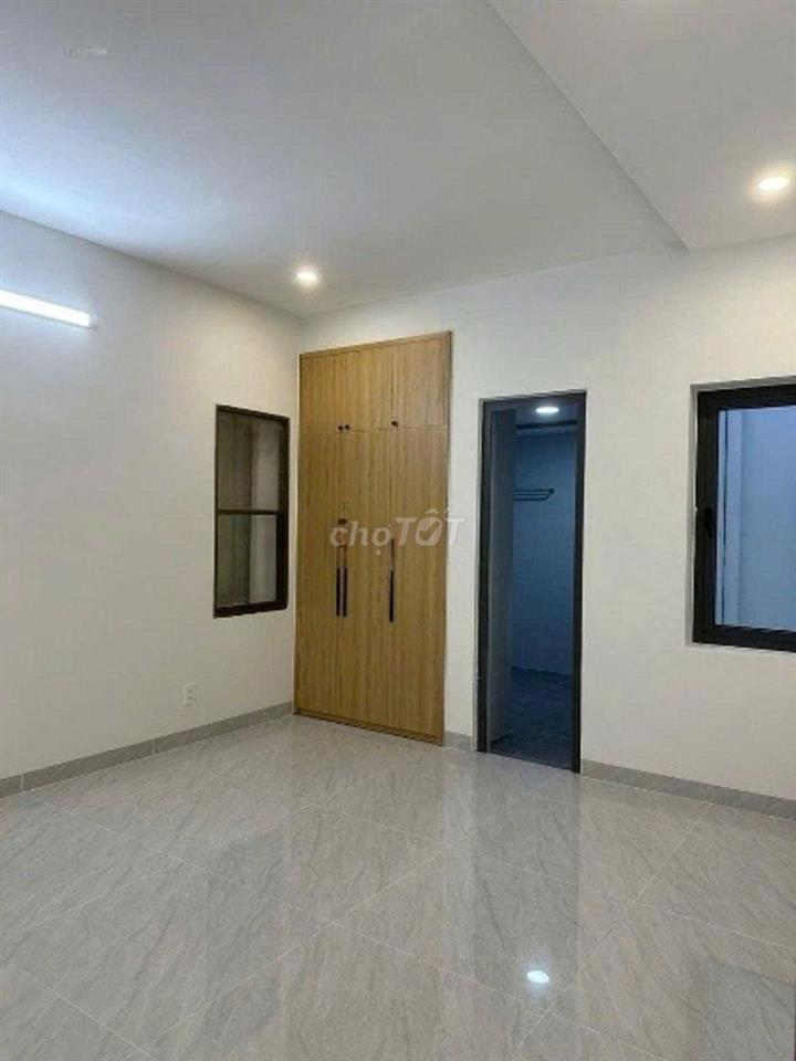 Cho thuê nhà nguyên căn Lam Sơn - Ngang 8 mét, hầm để xe. Giá chỉ 3x