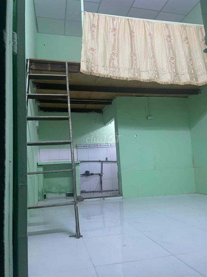 Phòng trọ hạt dẻ 12m2 có gác, máy lạnh, tủ lạnh Q.12
