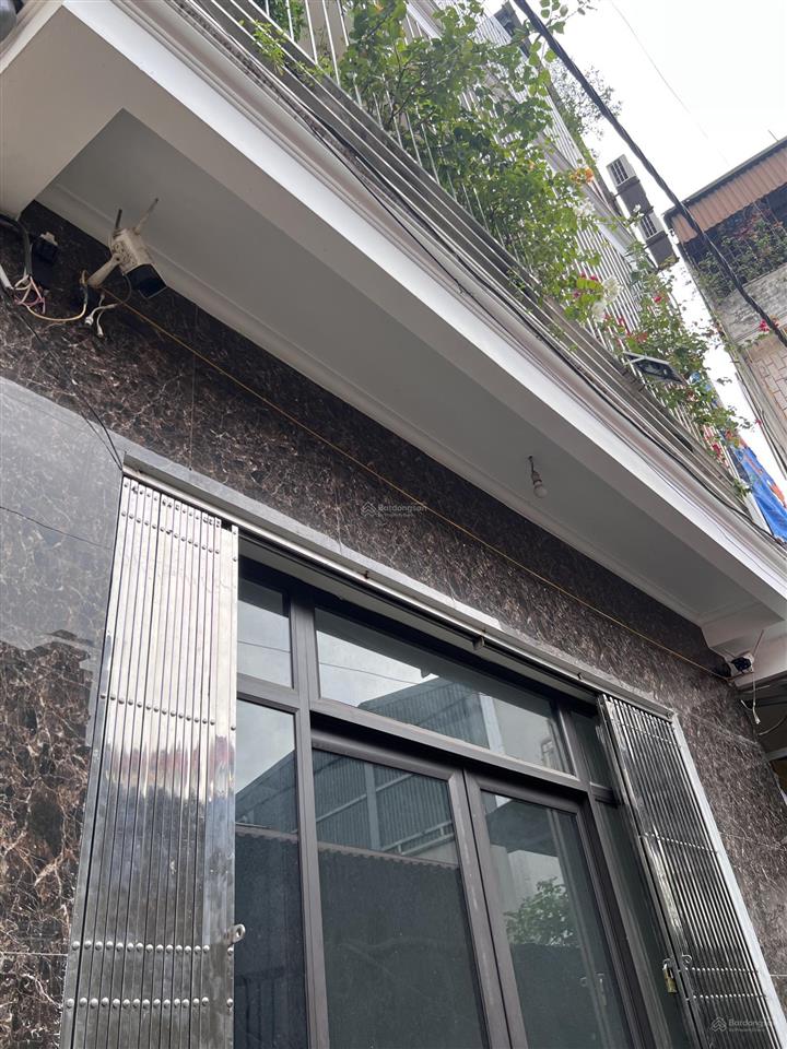 Tôi chính chủ cần bán bán nhà số 11 ngõ 467/184 lĩnh nam, diện tích 52m2 mặt tiền 5,5m, 4 tầng