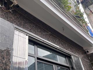 Tôi chính chủ cần bán bán nhà số 11 ngõ 467/184 lĩnh nam, diện tích 52m2 mặt tiền 5,5m, 4 tầng