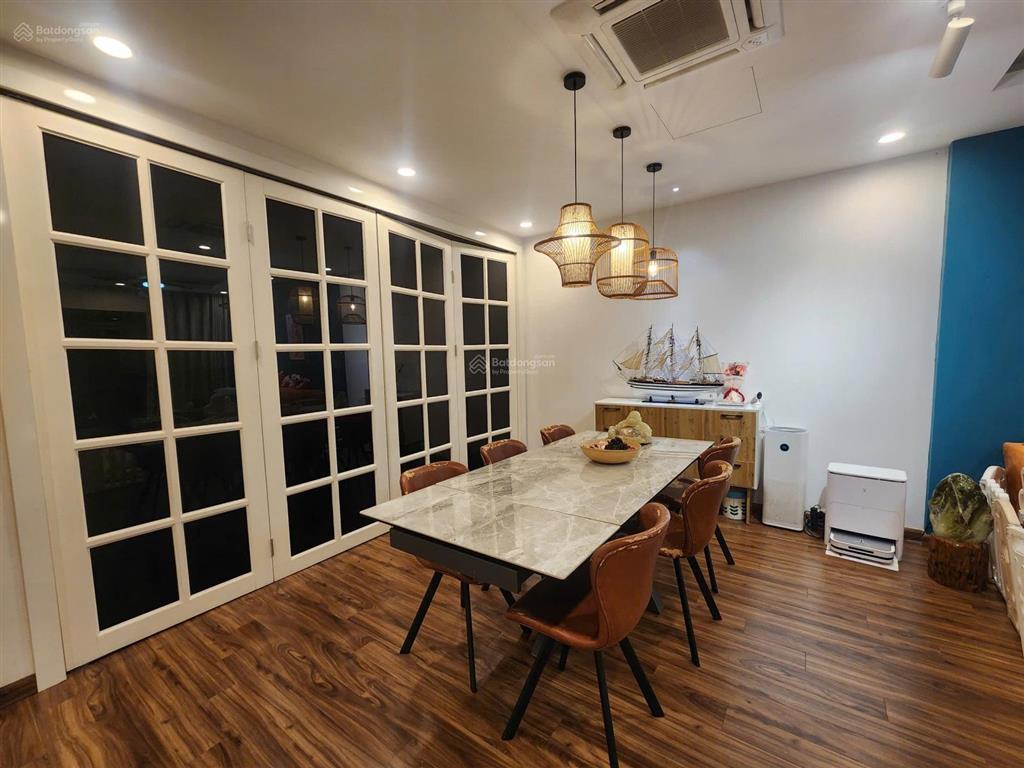 Cần bán nhanh căn hộ siêu đẹp 3pn, 135m2 tại the golden palm lê văn lương