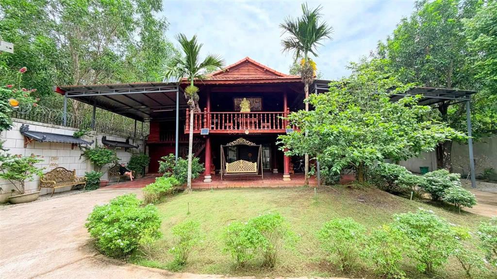Cần tiền bán gấp nhà vườn gỗ 200m2 thổ cư tặng 1700m2 đất giá tốt chỉ 13 tỷ