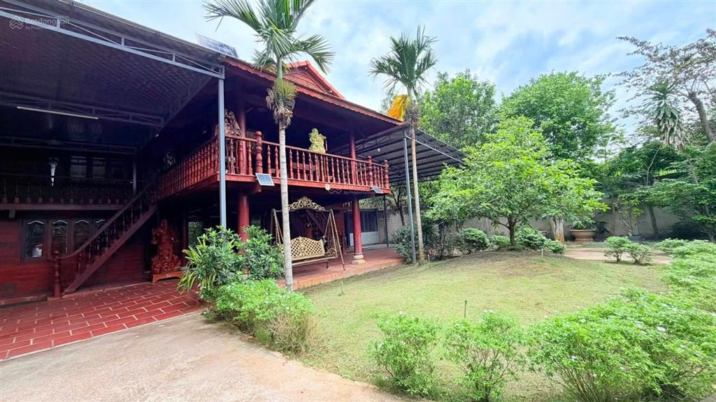 Cần tiền bán gấp nhà vườn gỗ 200m2 thổ cư tặng 1700m2 đất giá tốt chỉ 13 tỷ