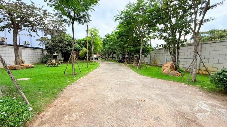 Cần tiền bán gấp nhà vườn gỗ 200m2 thổ cư tặng 1700m2 đất giá tốt chỉ 13 tỷ