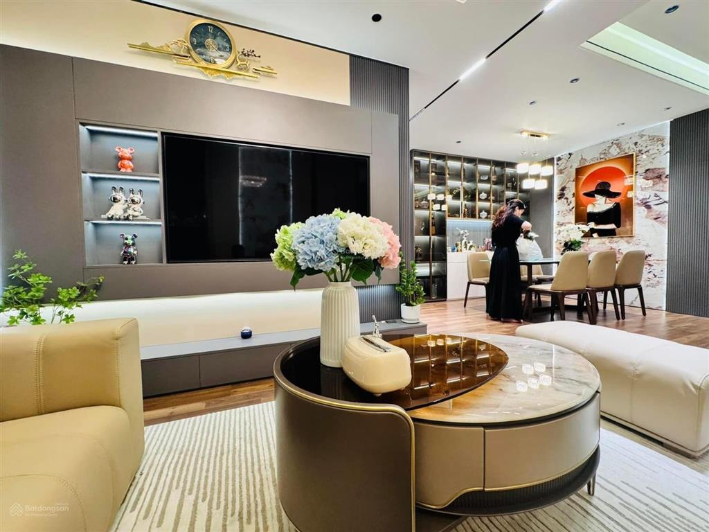 Em tiến chuyên hỗ trợ chuyển nhượng tại goldmark city quỹ căn 2,3 và 4pn cập nhật liên tục