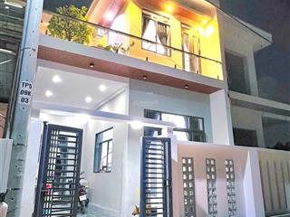 Bán hạ giá mạnh căn nhà lầu. sr tc 100%, giá chỉ 1,75 tỷ, trả trước 600tr nhận nhà + sổ.