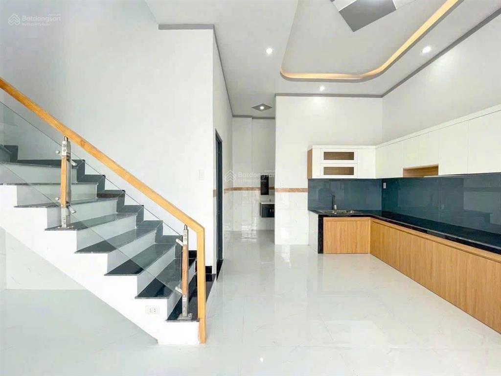Hạ giá 99 triệu bán gấp nhà lầu 3pn, sr thổ cư, cuối đường đồng khởi
