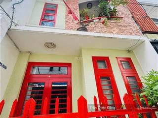 Cần bán gấp nhà víp 491/ huỳnh văn bánh, p13,pn 4 tầng  cn=51,7 m2 chỉ 9 tỷ.  0913 620 ***