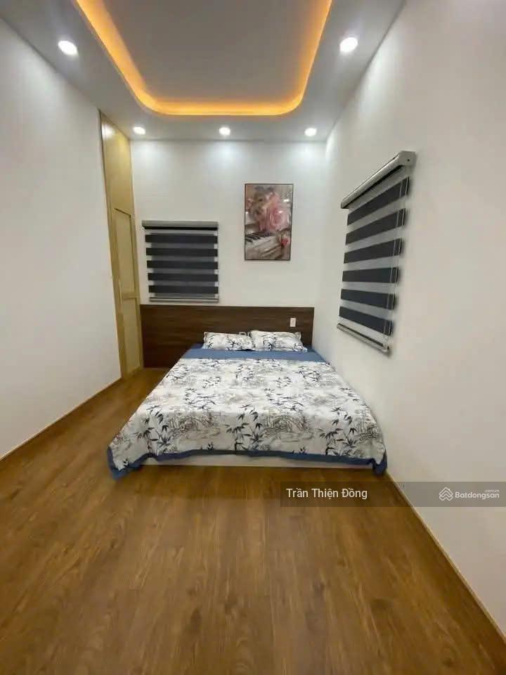 Cần bán gấp nhà víp 491/ huỳnh văn bánh, p13,pn 4 tầng  cn=51,7 m2 chỉ 9 tỷ.  0913 620 ***