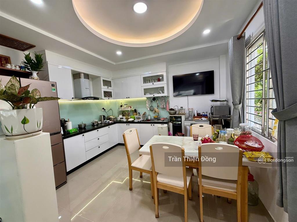 Chính chủ gấp bán hxh thích quảng đức, p5  phú nhuận  5 tầng (3,95x10.3m) cn = 41.4m2. chỉ 9,5 tỷ