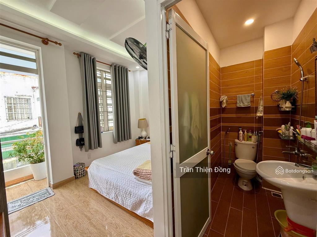 Chính chủ gấp bán hxh thích quảng đức, p5  phú nhuận  5 tầng (3,95x10.3m) cn = 41.4m2. chỉ 9,5 tỷ