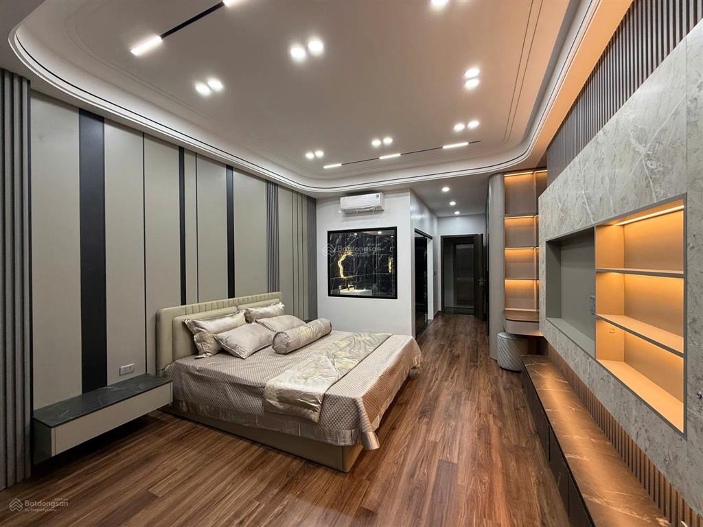 Bán nhà hồng tiến, ngọc lâm, bồ đề 52m2 x 6 tầng, thang máy, xe 7 chỗ vào nhà
