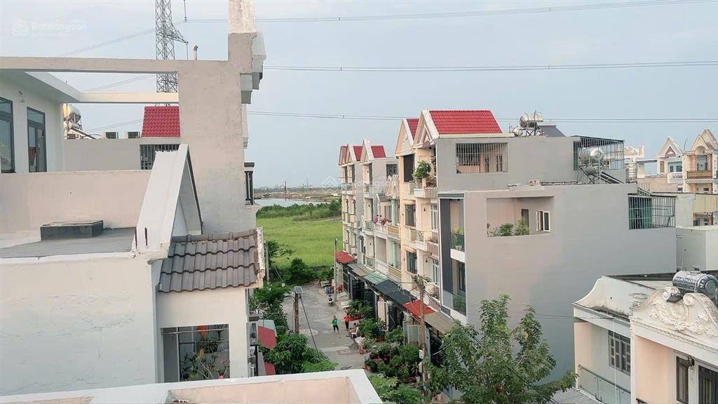 Bán nhanh nhà 3 tầng kdc hoàng hoa long hậu, cần giuộc tây ninh