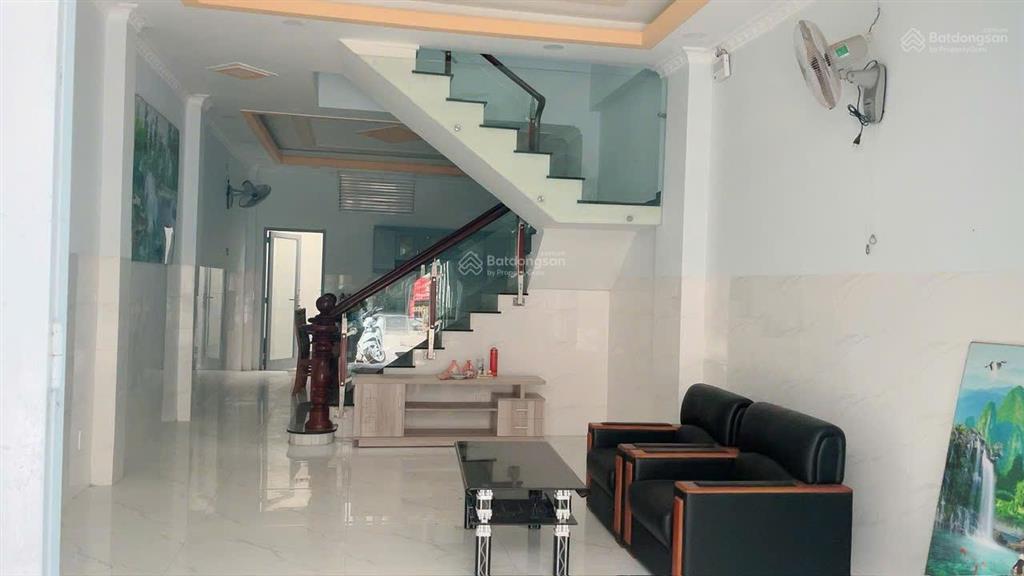 Bán nhanh nhà 3 tầng kdc hoàng hoa long hậu, cần giuộc tây ninh