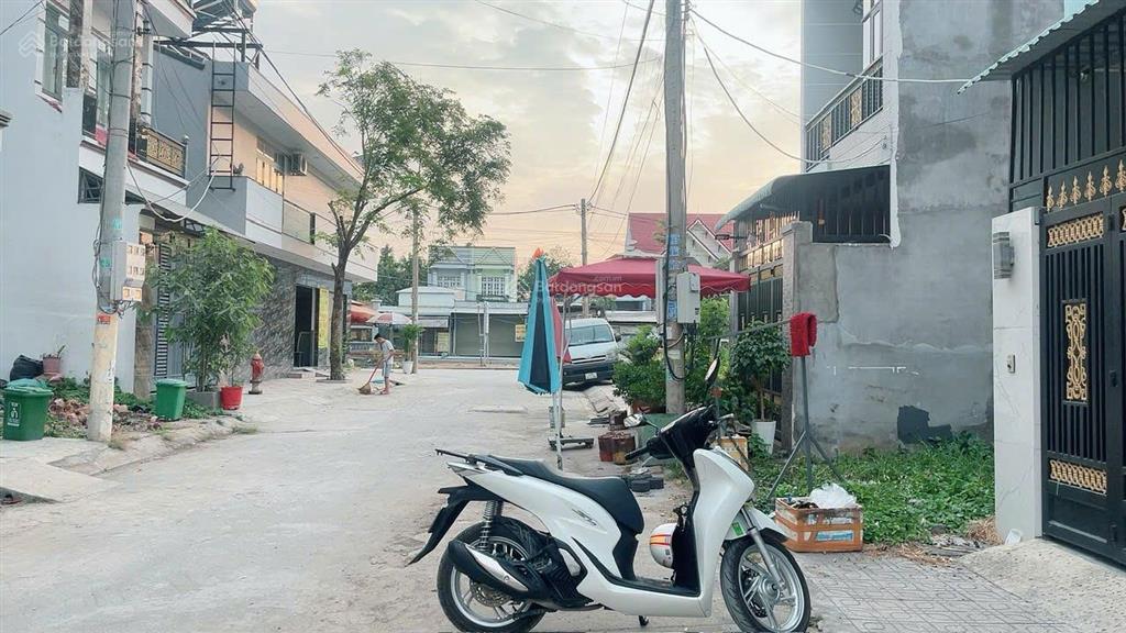 Bán nhanh nhà 3 tầng kdc hoàng hoa long hậu, cần giuộc tây ninh