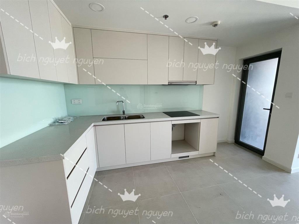 Hot 13tr cho thuê căn 2pn 83m2 full ntcb, tầng trung view hồ bơi siêu mát mẻ