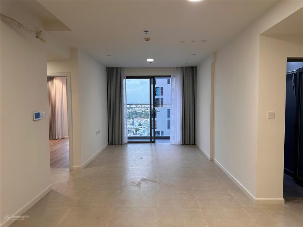 Hot 13tr cho thuê căn 2pn 83m2 full ntcb, tầng trung view hồ bơi siêu mát mẻ